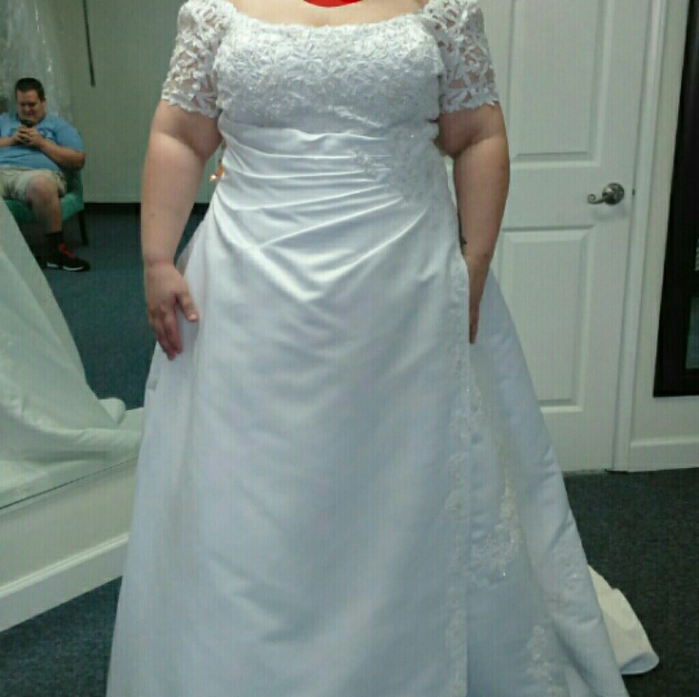 Brand new wedding dress size 24